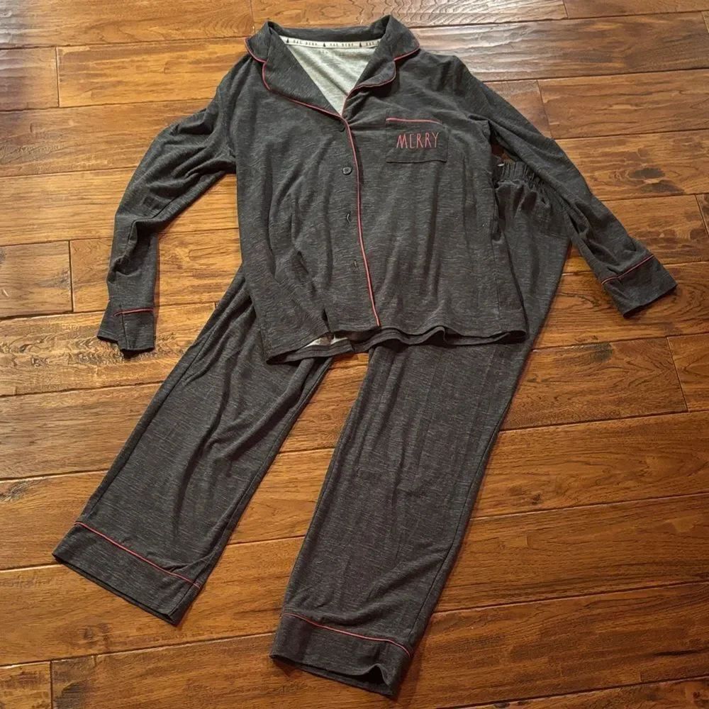 Rae Dunn Charcoal Merry 🎅 Holiday Pajama Set